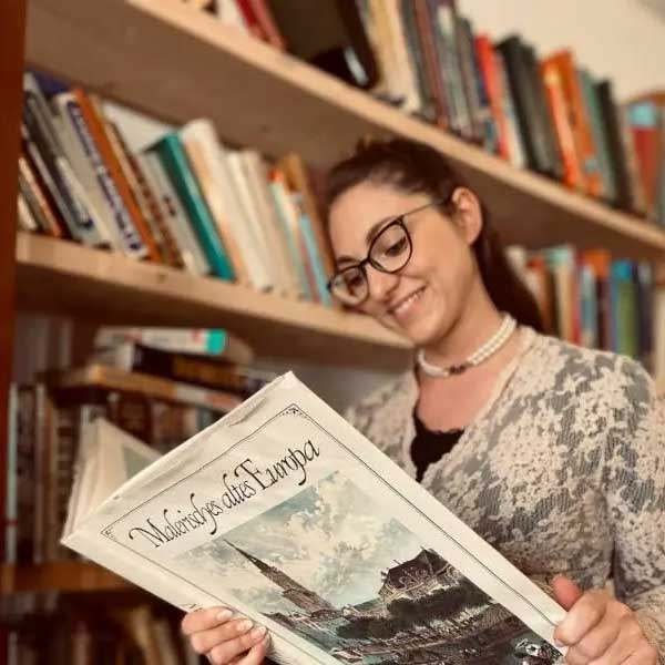 Tatjana Kreinbucher – Inhaberin von Antik & Gebrauchtwaren Graz und Expertin für Antiquitäten, Second Hand und Entrümpelung in Graz