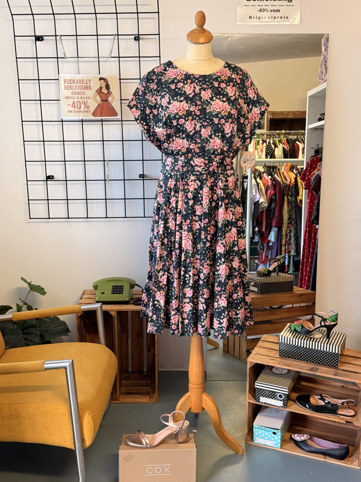 Timeless Kleid Rosenmuster 4XL – Bild 4