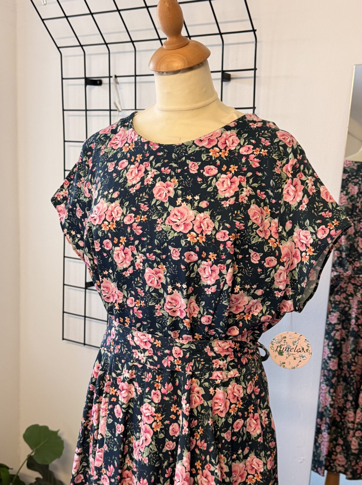 Timeless Kleid Rosenmuster 4XL – Bild 3