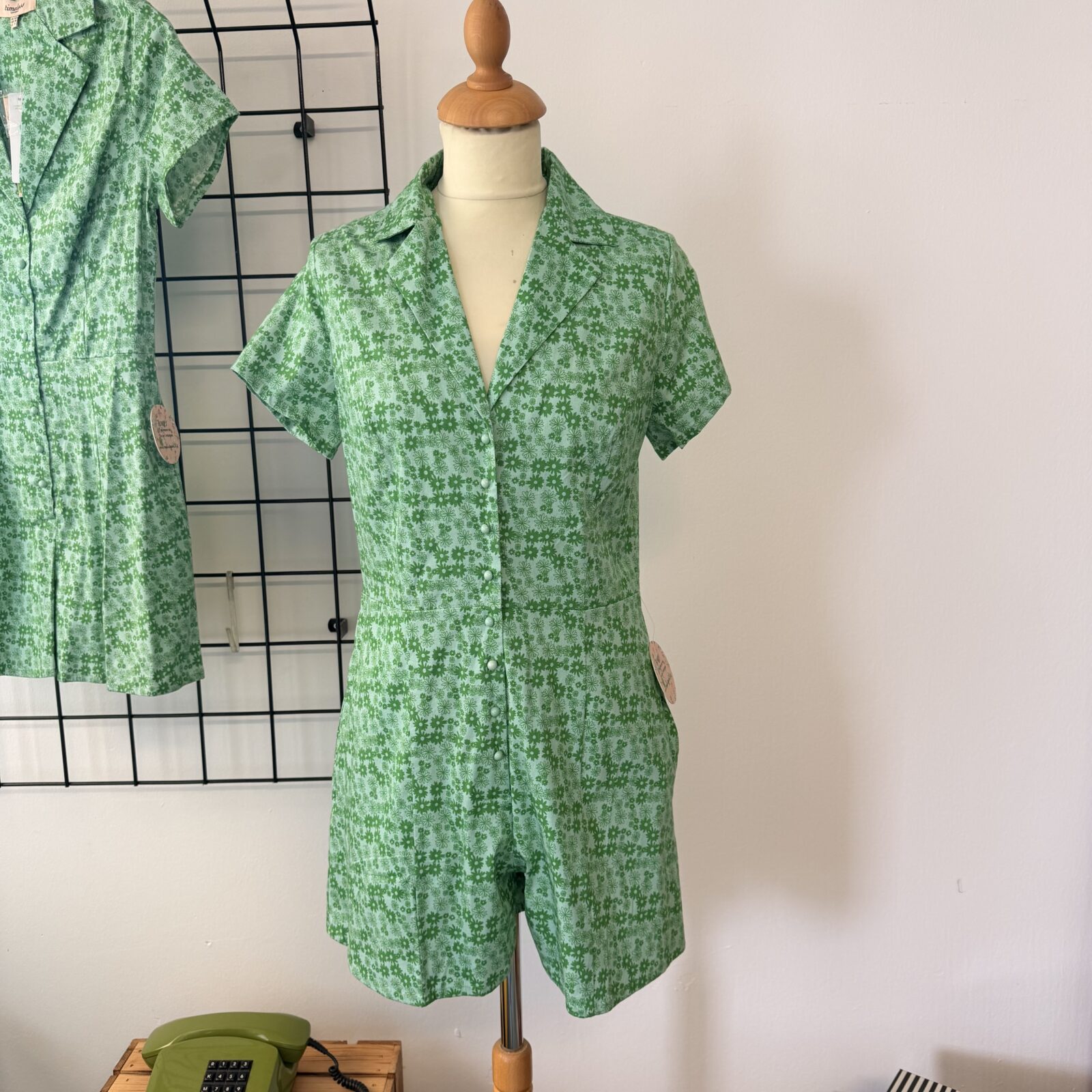 Timeless Damen Jumpsuit Grün Kurz – Bild 2