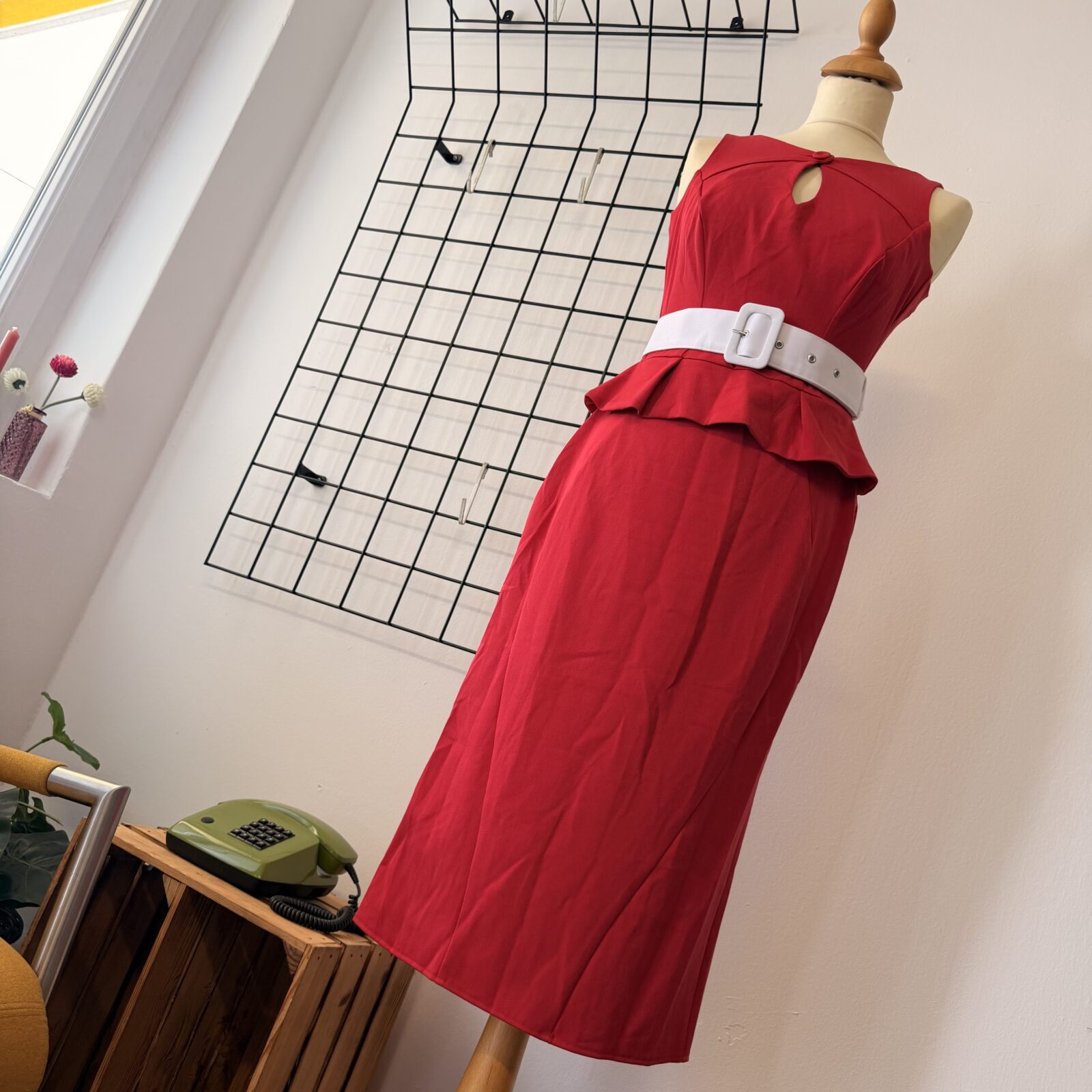 Miss Candyfloss Damen Kleid rot mit Gürtel & Schößchen – Bild 5