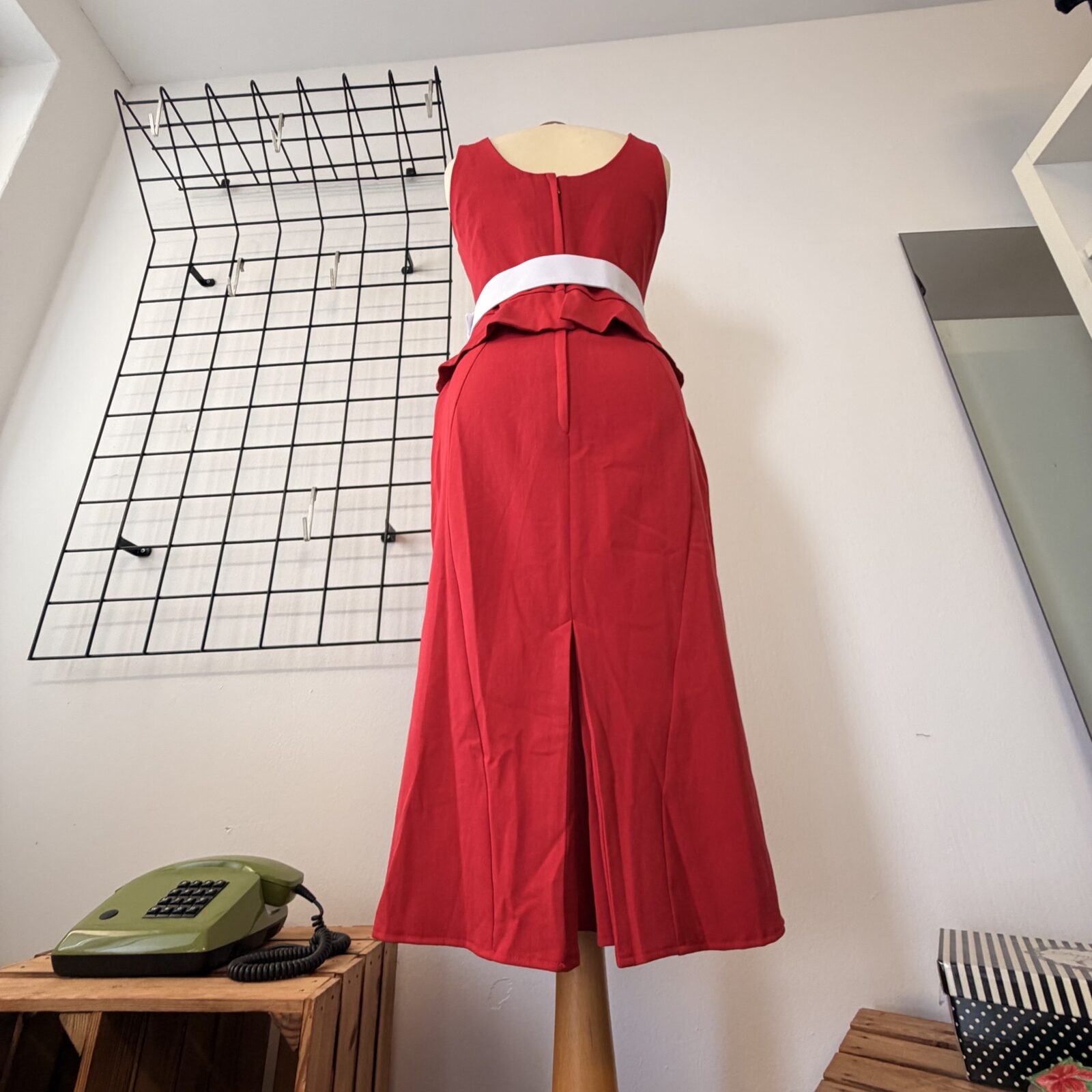Miss Candyfloss Damen Kleid rot mit Gürtel & Schößchen – Bild 8