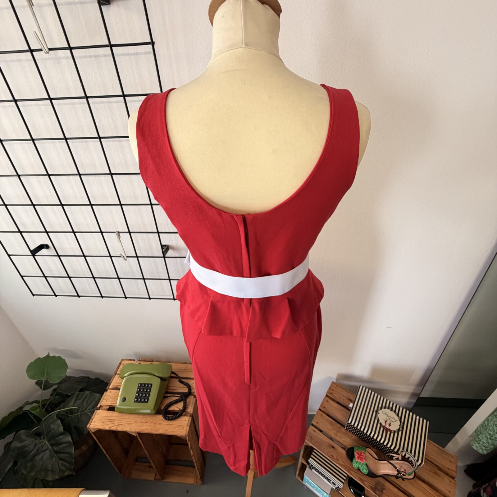 Miss Candyfloss Damen Kleid rot mit Gürtel & Schößchen – Bild 9