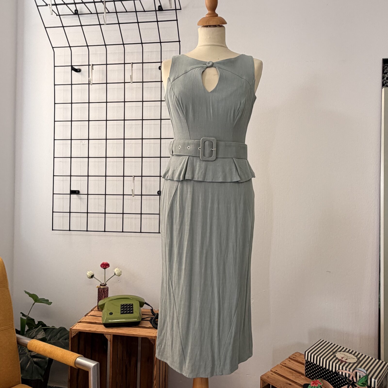 Miss Candyfloss Damen Kleid hellblau mit Schößchen & Gürtel – Bild 3