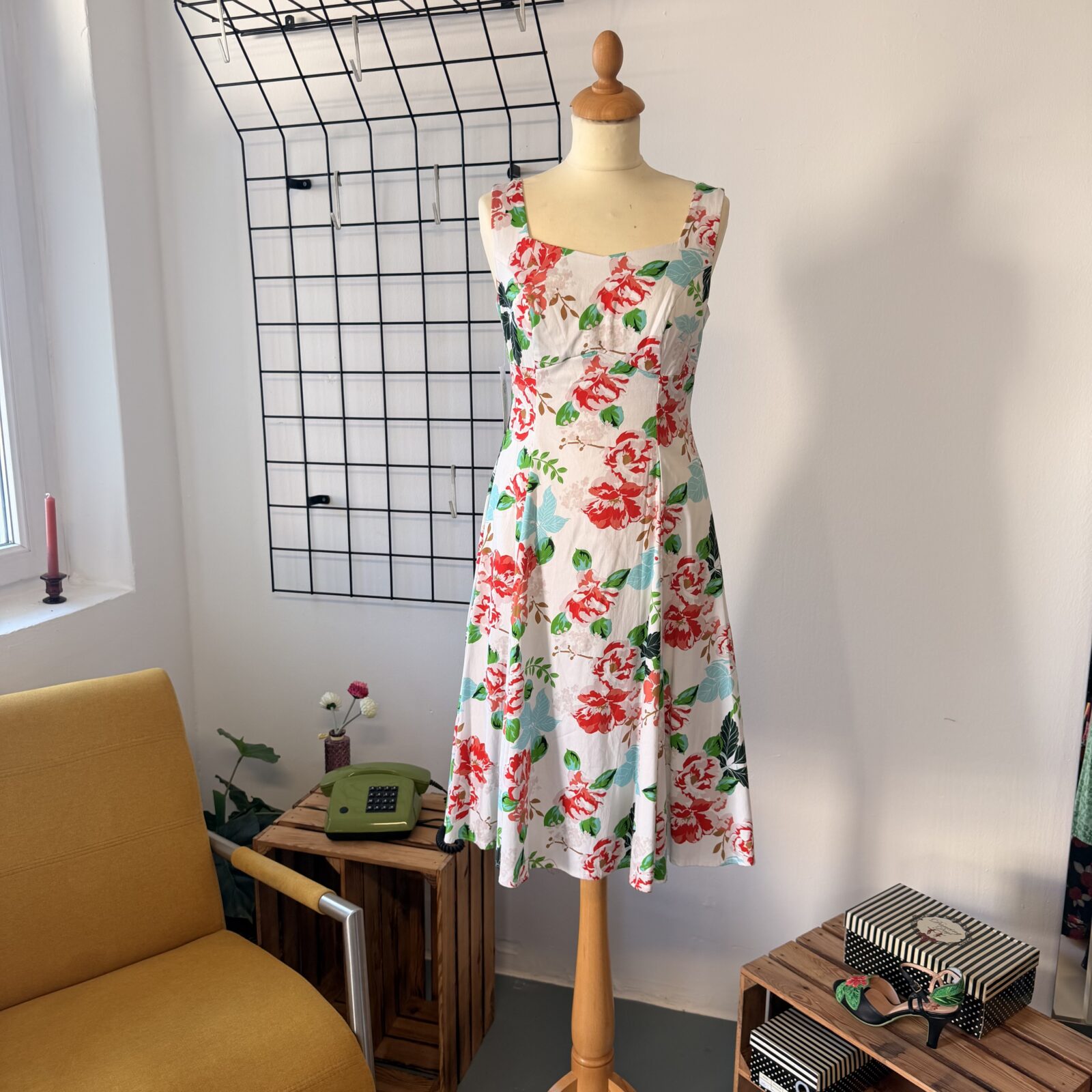 Hearts & Roses Damen Kleid weiß mit Blumen – Bild 2