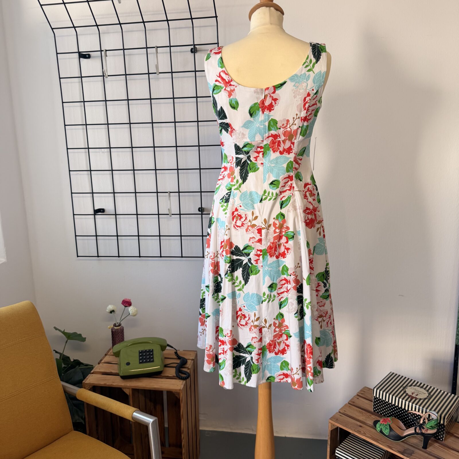 Hearts & Roses Damen Kleid weiß mit Blumen – Bild 4