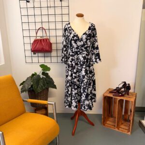 timeless Swingkleid blau helles florales Muster